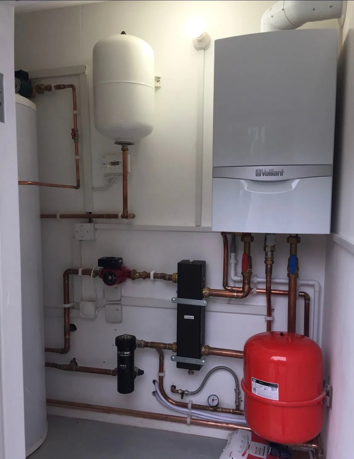 Tidy Vaillant plant room with cylinder, magnetic filter, and low-loss header
